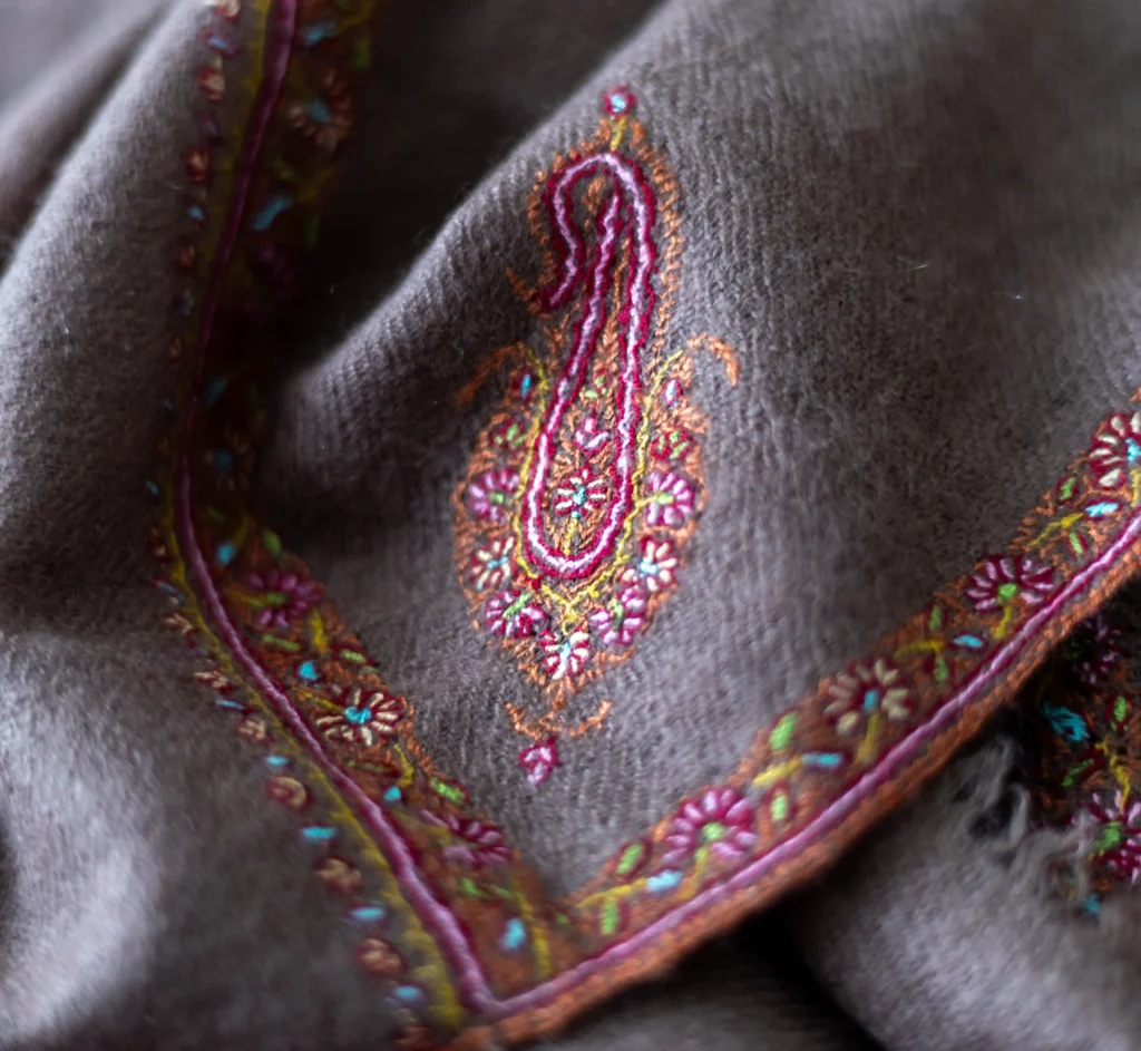 kashmiri shawl embroidery