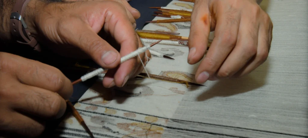 artisans weaving white pashmina kani shawl